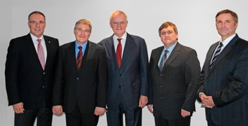 From left to right: Arno G?rtner, CEO of Karl Mayer, Karlheinz Liebrandt (President of LIBA), Fritz P. Mayer (member of Karl Mayer?s Supervisory Board), Thomas Liebrandt (President of Liba), Dr. Helmut Pre?l (CFO of Karl Mayer)